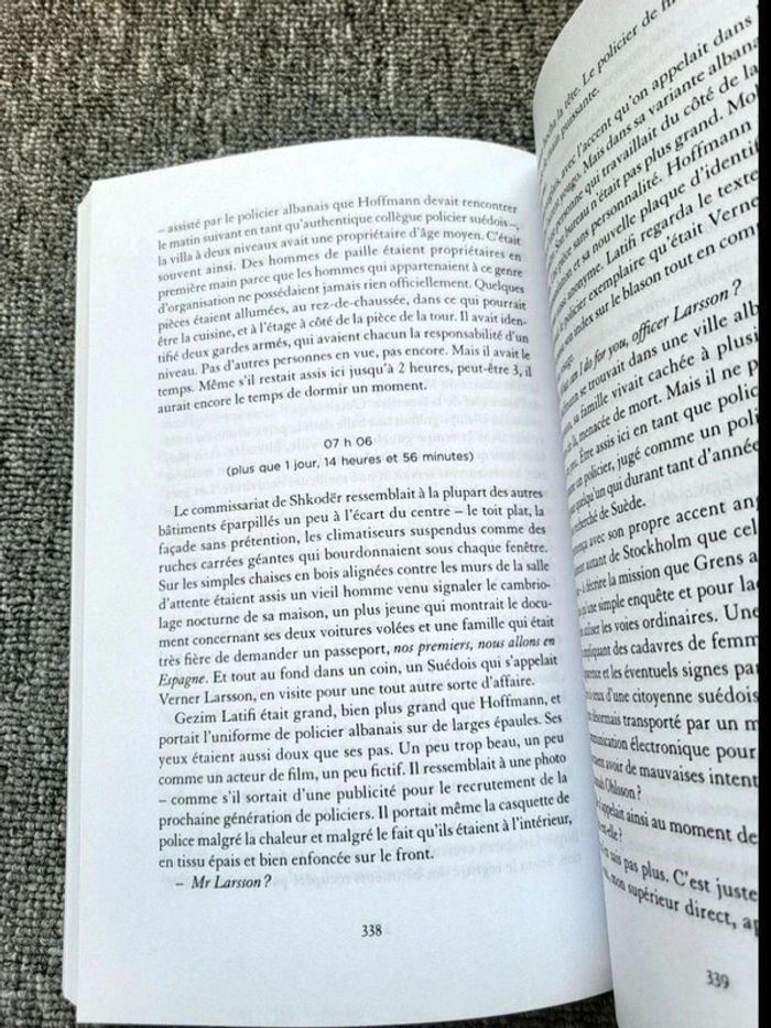 Livre "Qui est là ?" Anders Roslund – Thriller Psychologique – Éd. Mazarine – Comme Neuf - photo numéro 4