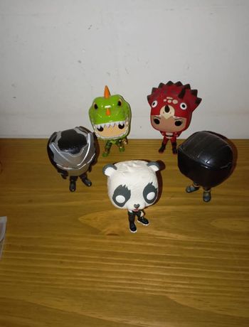 Lot 5 Pop funko Fortnite
Manque 1 corne à une mais peut être recollé