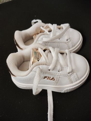 Basket FILA taille 19