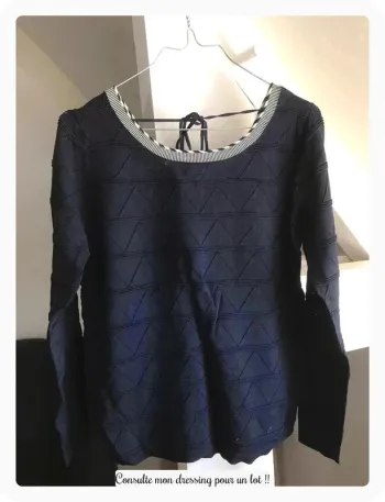 Pull marine avec noeud dans le dos