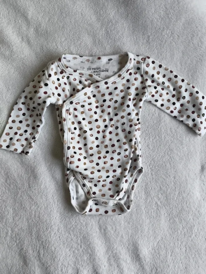 Lot du pareil au même 1 mois - photo numéro 7
