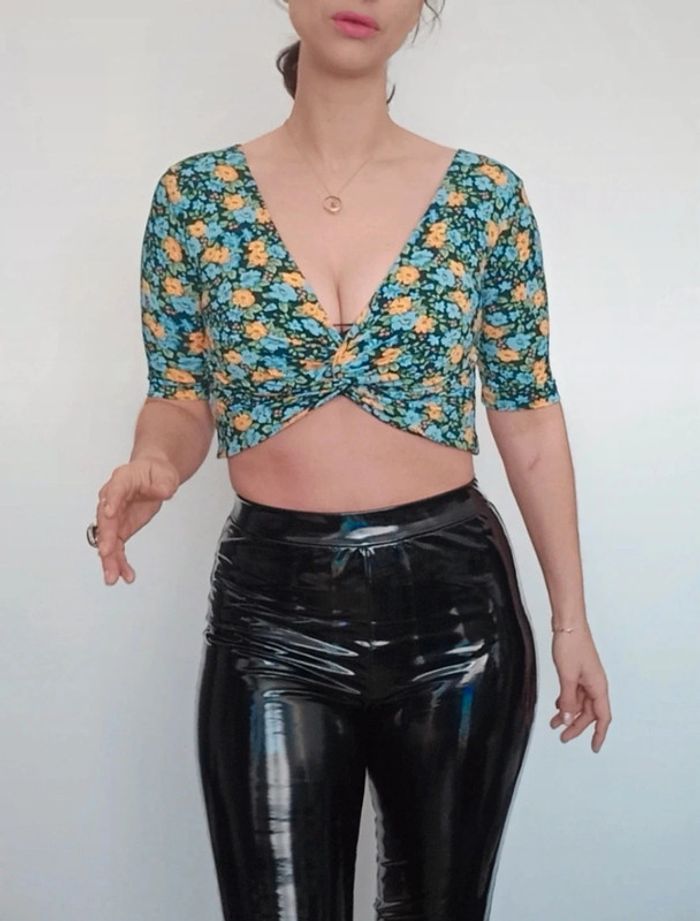Top crop fleuri Stradivarius 38 - photo numéro 2