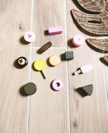 🍦Jeu d'imitation - Dinette en bois pâtisseries gâteaux et friandises - marque Vilac - 