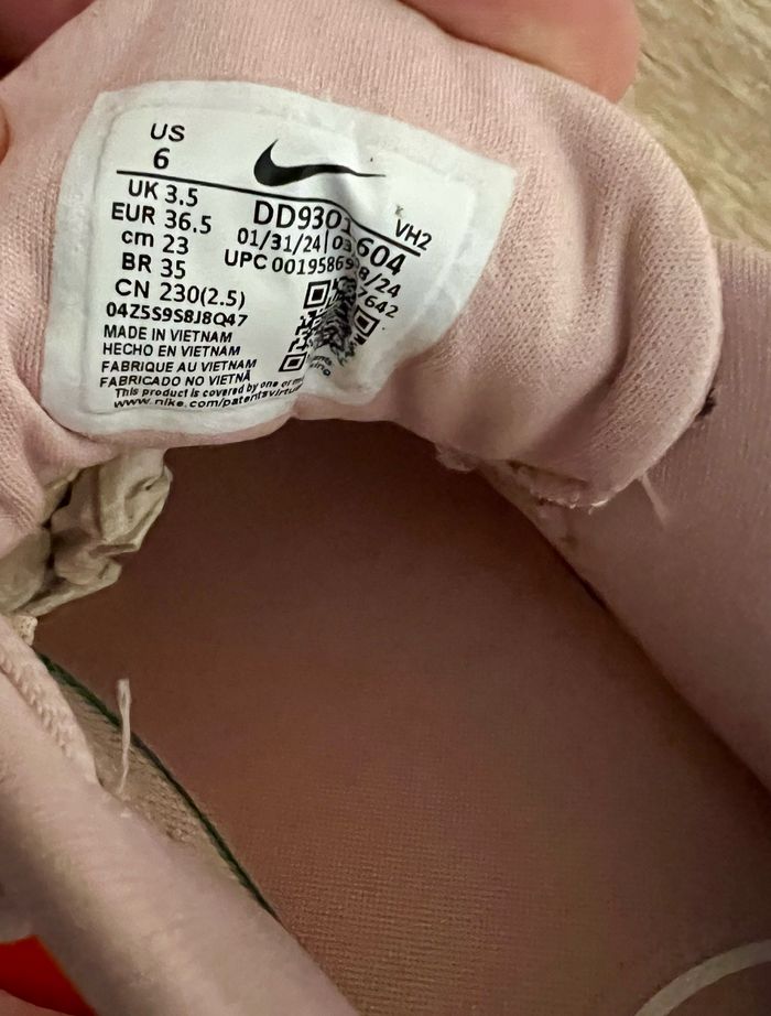 Basket Nike taille 36,5 - photo numéro 3