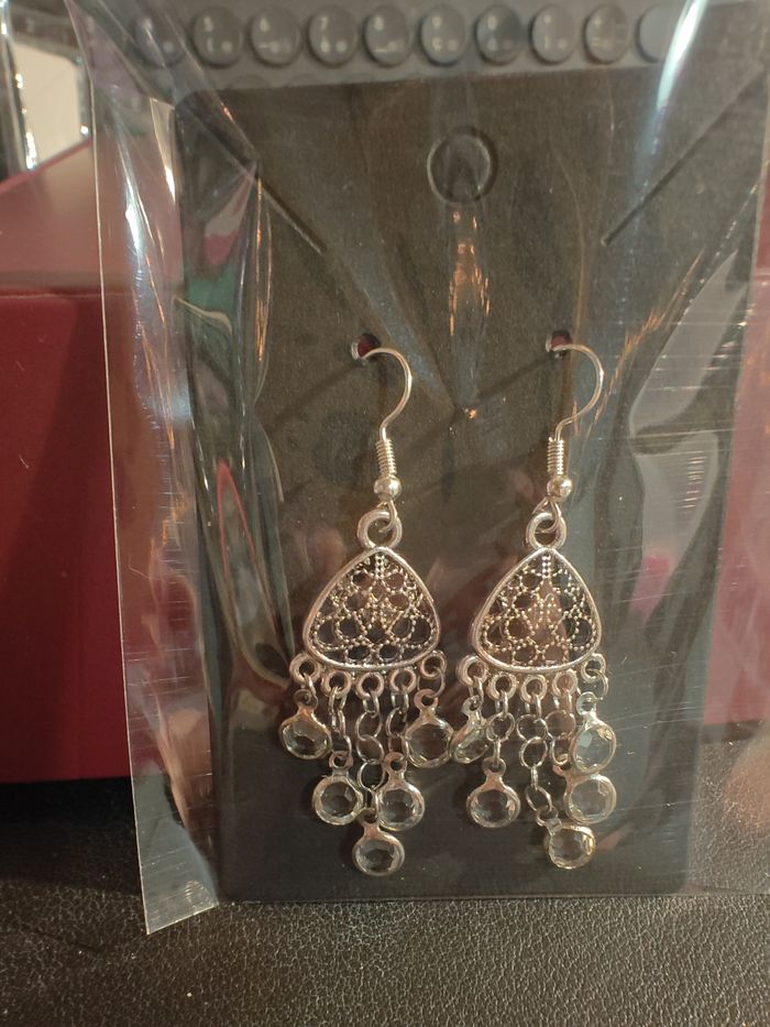 Boucles d'oreilles pendantes à cristaux - photo numéro 1