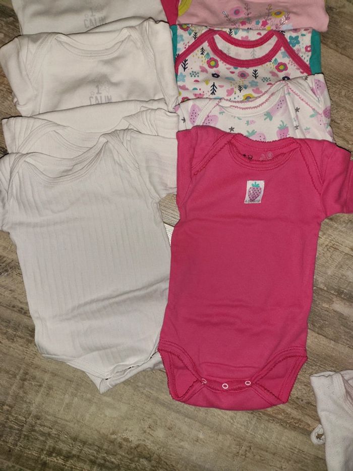Lot 13 bodies manches courtes/fines bretelles bébé fille 18 mois dont 3 offerts très bon état - photo numéro 3
