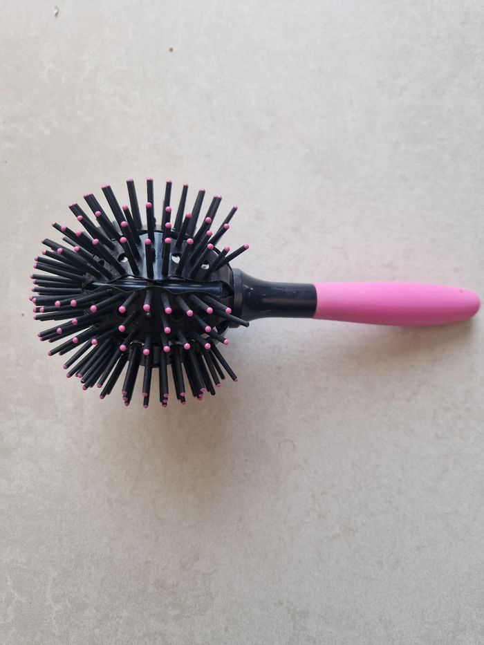 Brosse à cheveux boule 3D