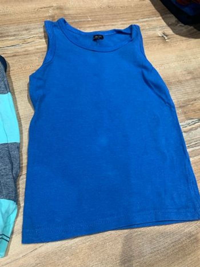 Lot 2 tee shirts sans manches/ marcels garçon 3-4 ans - photo numéro 3