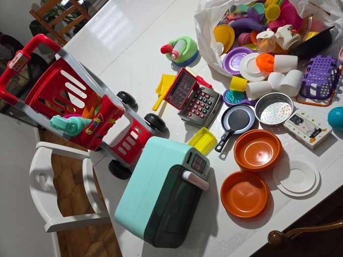 Lot dinette charet et quelques petits truc de bebe micro-ondes - photo numéro 2