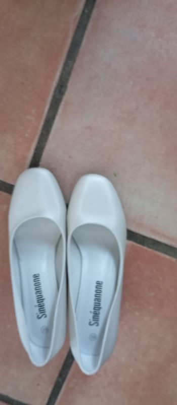 Escarpin sinequanone