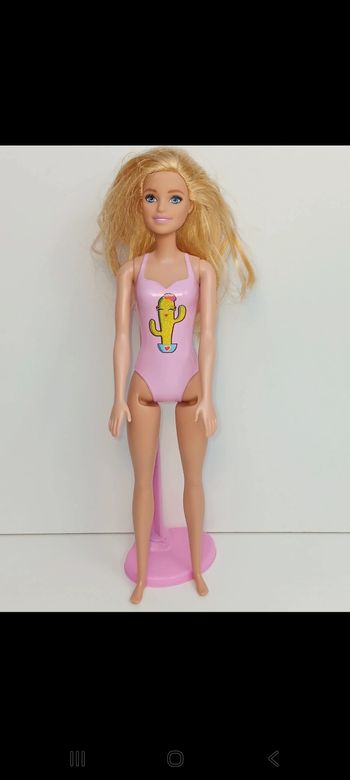 Poupée mattel barbie pool party 
Poupée et ensemble compris