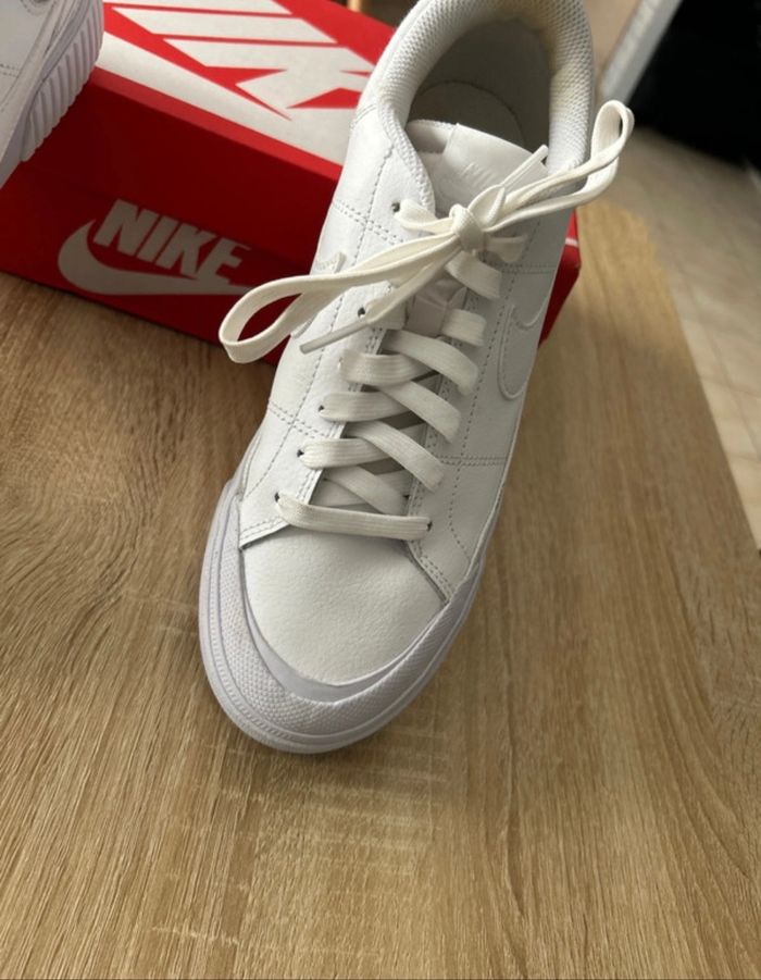Chaussures femme taille 38,5 NIKE - photo numéro 3