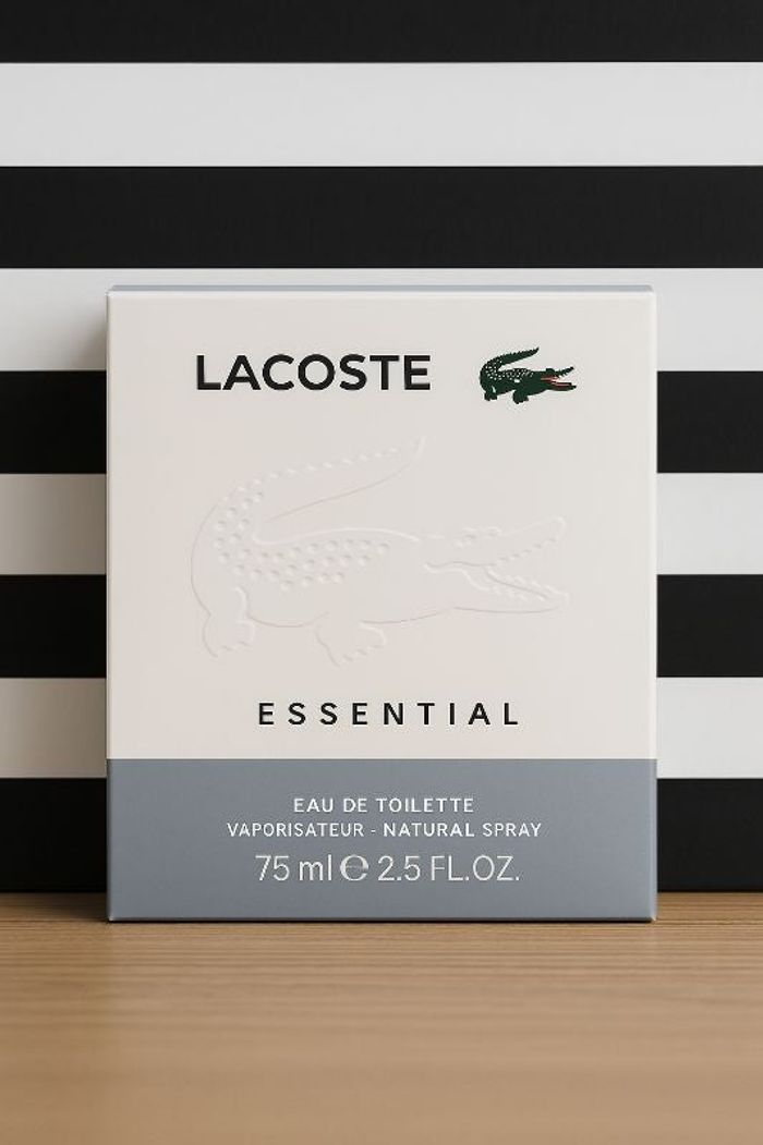 Lacoste Essential : L'élégance Sportive au Quotidien