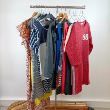 Lot 16 robes femme taille M différentes coupes et styles été mi-saison LOT017