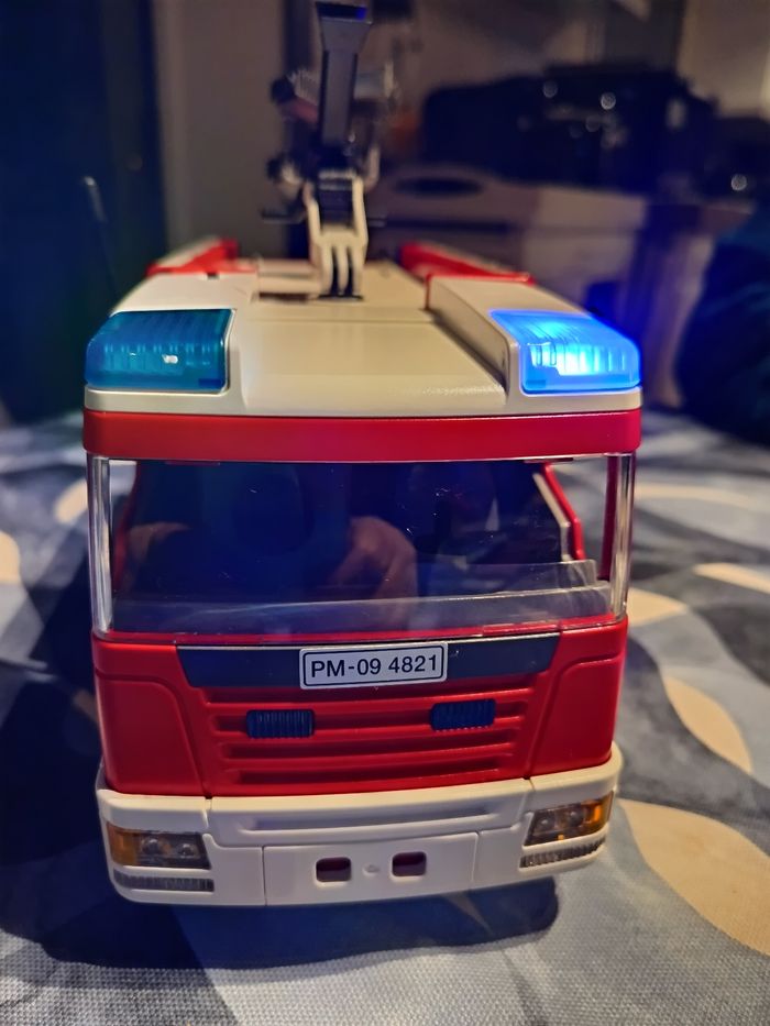 Playmobil fourgon intervention pompiers - photo numéro 2