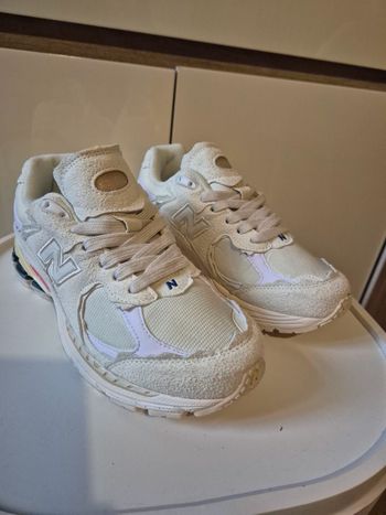 New balance 2002R