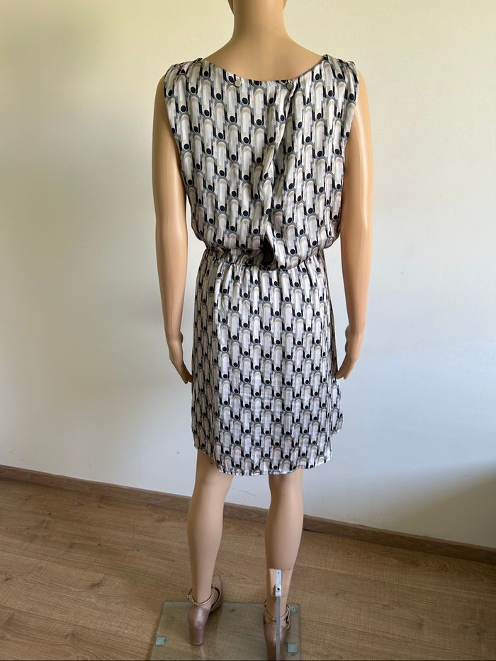 Robe imprimée satinée sans manches LolaLiza taille française 42 TBE - photo numéro 6
