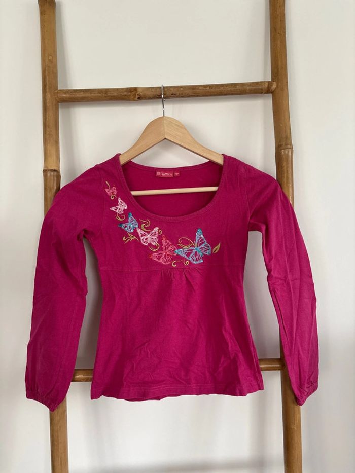 t-shirt rose à manches longues et papillon taille 9/10 ans