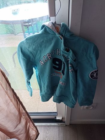 Pull bleu bleu foncé