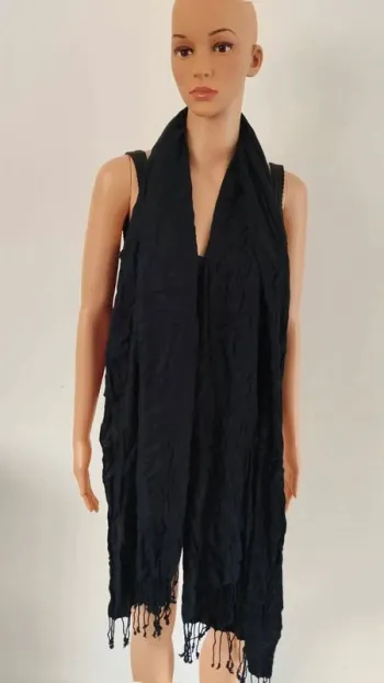 Grande et belle écharpe noire avec motifs 200 x 70 cm