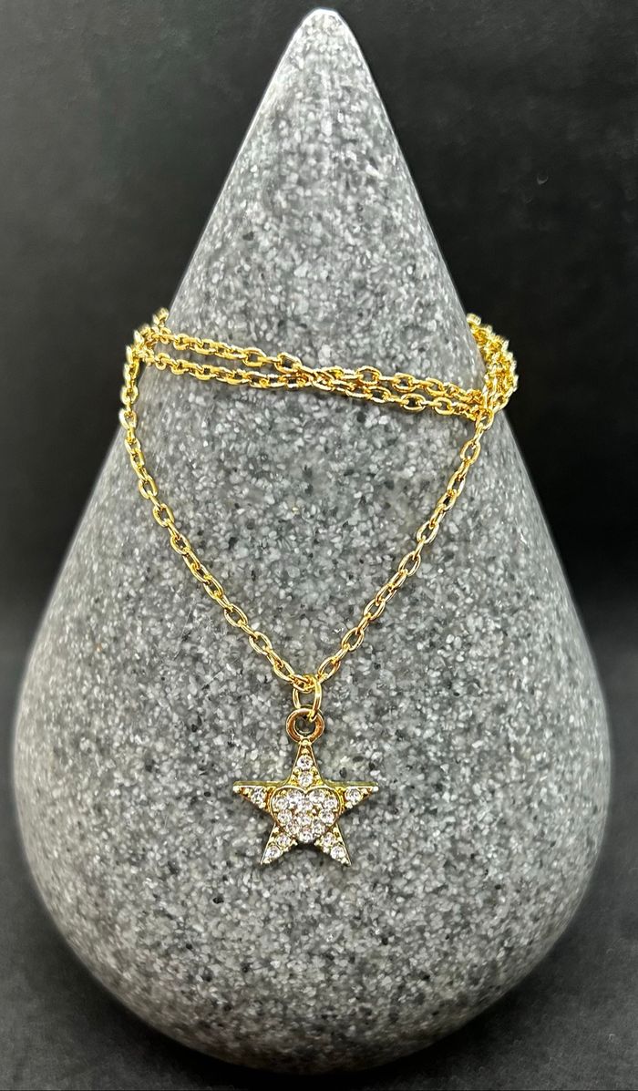 Collier étoiles ras du coup