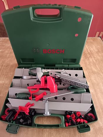 Malette outils qui se transforme 