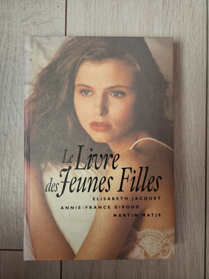 Le livre des jeunes filles