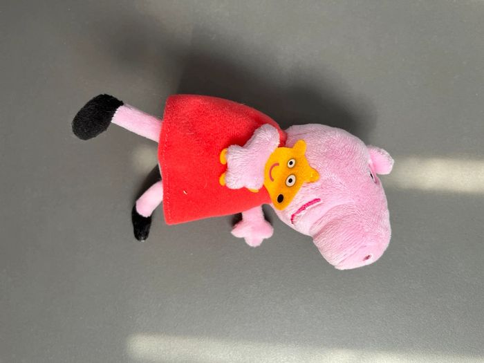 Peluche peppa pig en très bon état - photo numéro 3