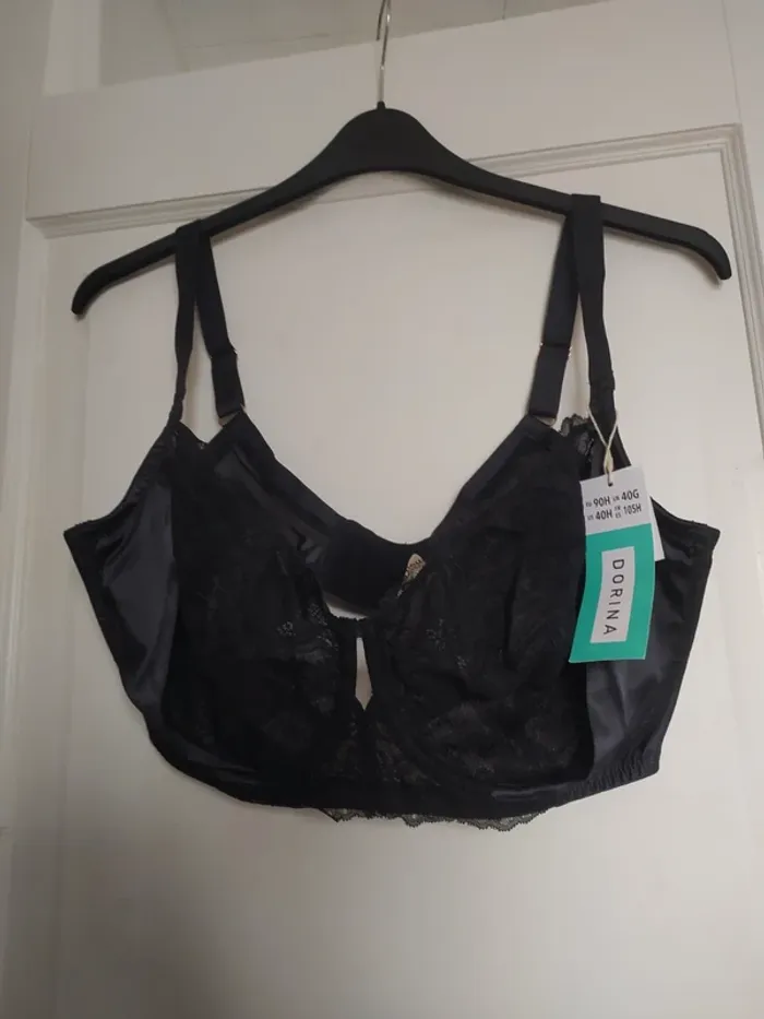 Soutien-gorge à armatures marque Dorina taille 105H neuf