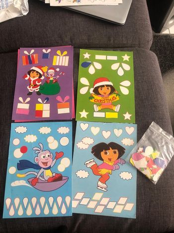 Figurines et gommettes Dora