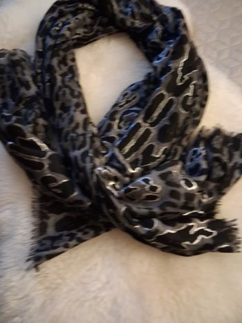 Écharpe noir, gris et argenté neuve