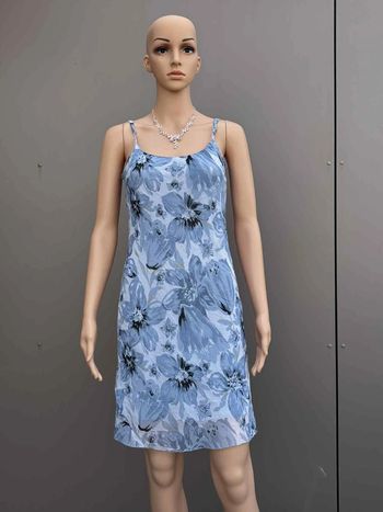 Robe bleu fleurie taille 36 – Excellent état