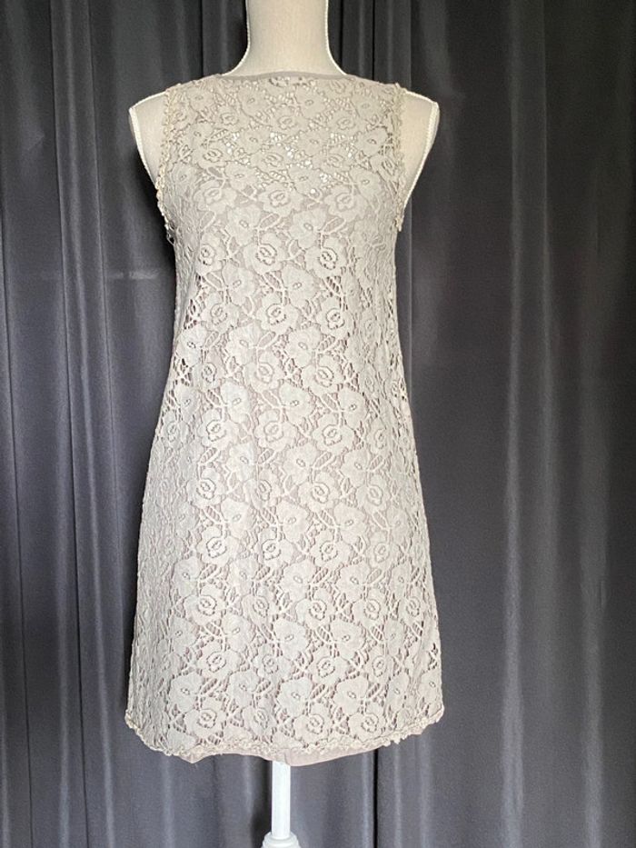 Robe grise en dentelle - photo numéro 6