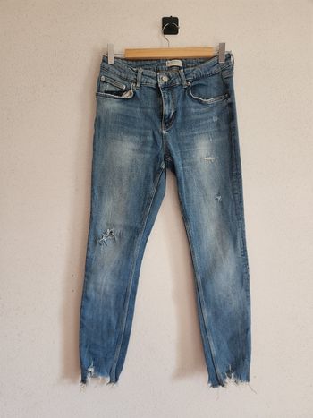 Jean femme 40 Zara – bleu clair – slim – effet destroy – très bon état