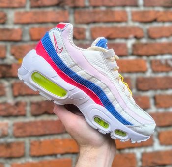 Baskets Nike air Max 95 crème pointure 37.5 neuves sans boîte