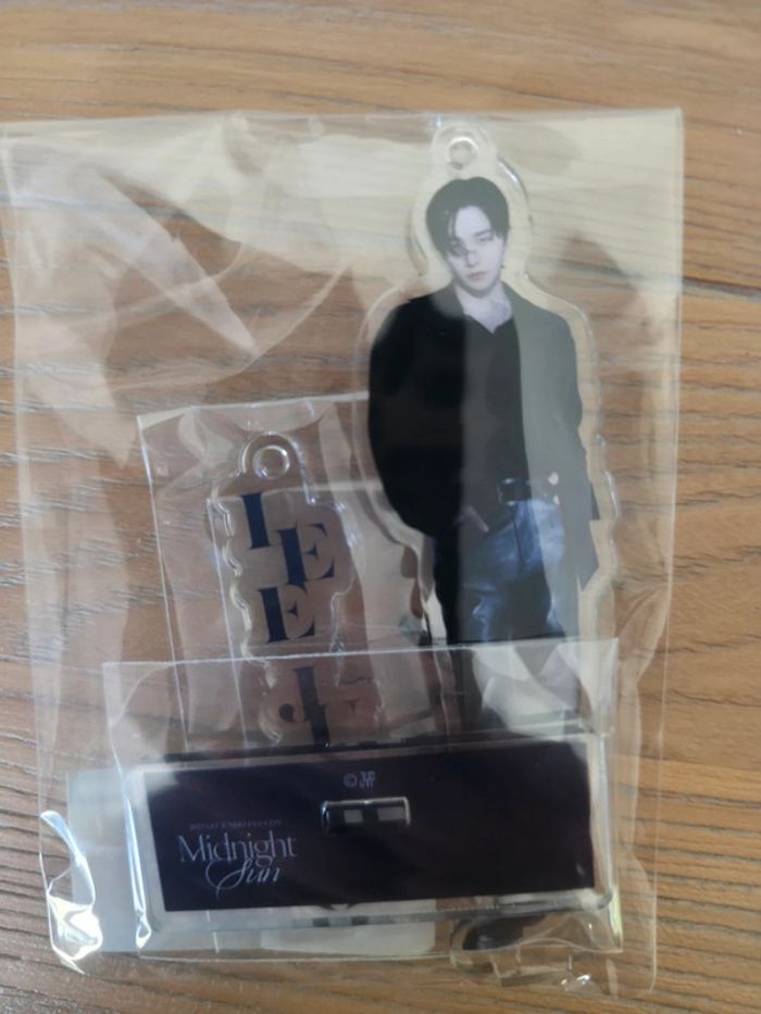 Lee junho stand acrylique midnight sun - photo numéro 3