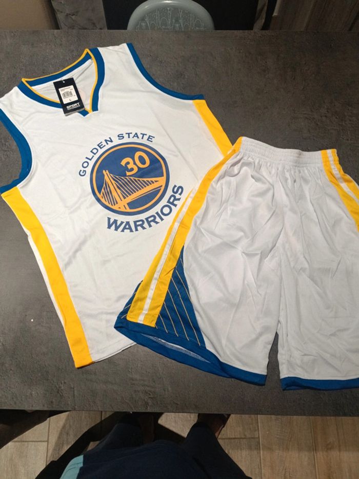 Tenue NBA golden state warriors Stephen Curry blanc. T.L