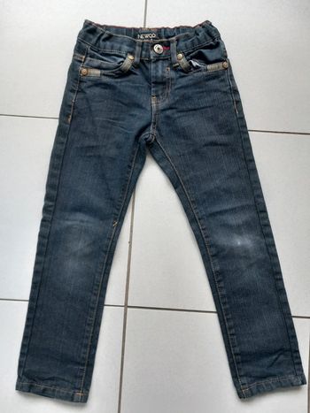 Jeans coupe droite légèrement slim 6 ans TBE