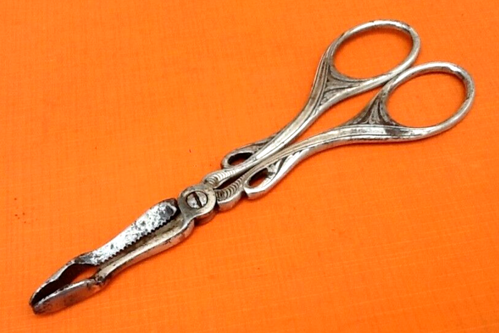 Ancienne paire de ciseaux à casser le sucre