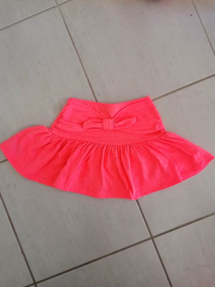 Petite jupe corail en très bon état 3 ans