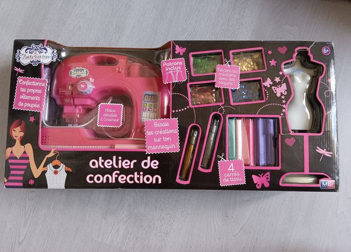 Jouet machine à coudre+ accessoires Haute Couture