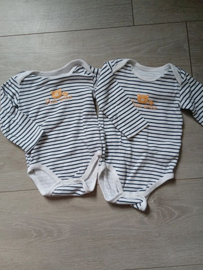 🌹2 bodies identique 9 mois 71cm mes petits cailloux 🌹