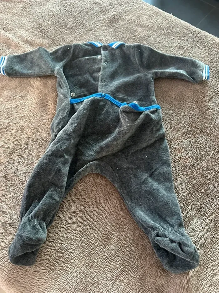 Pyjama 1 mois - photo numéro 2