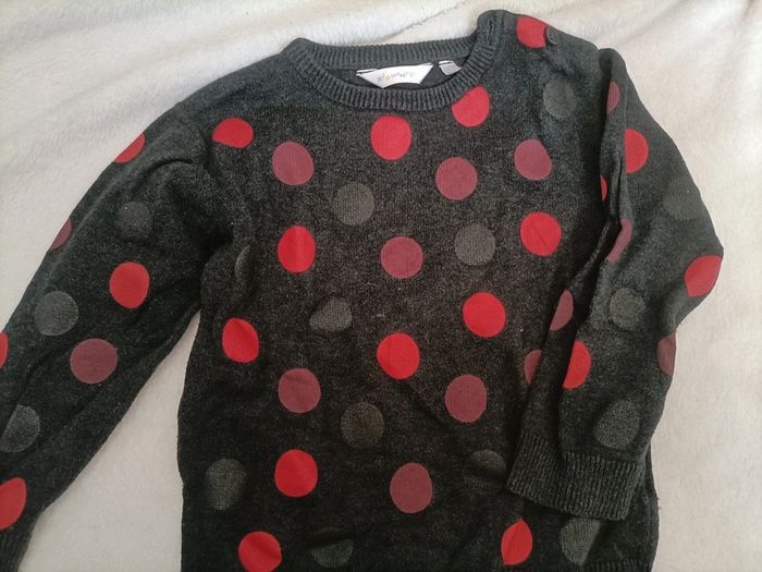 Pull noir 3 ans à motifs rouges, gris et bordeaux