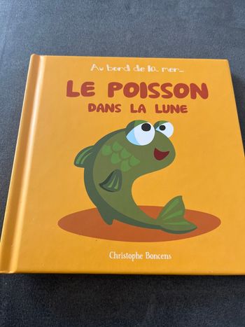 Livre le poisson dans la lune béluga bébé