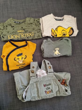 Lot vêtements disney 3 mois