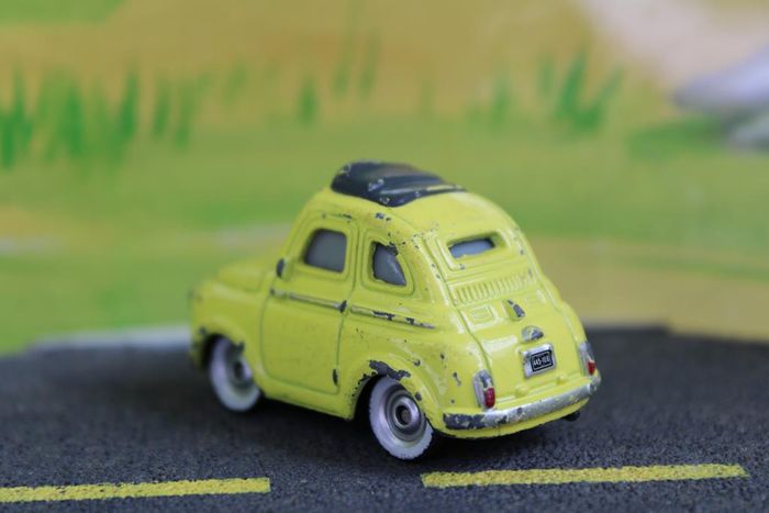 Disney Pixar cars Luigi - photo numéro 3