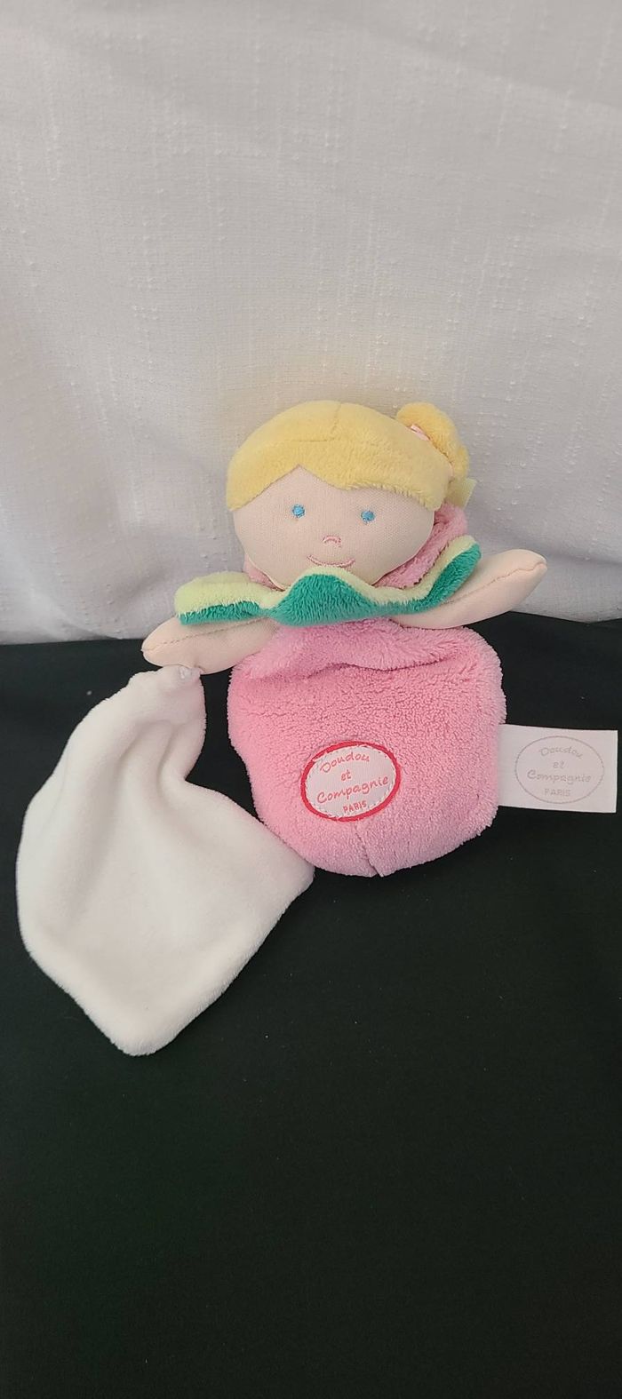 Poupée Les demoiselles douillettes DOUDOU ET COMPAGNIE fraise rose 17 cm - photo numéro 2