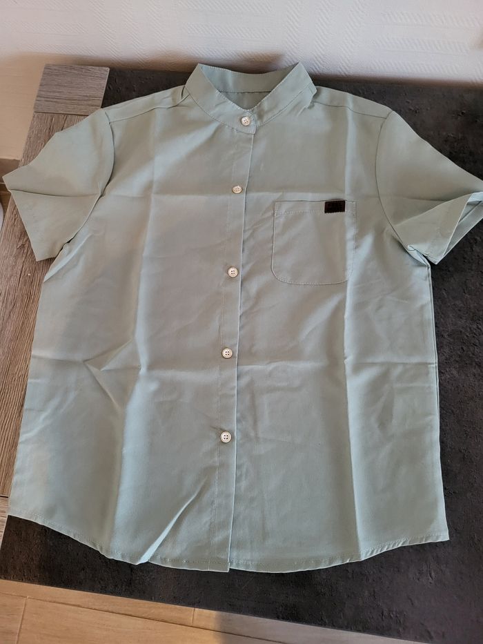 Jolie chemise vert sauge neuve - photo numéro 3