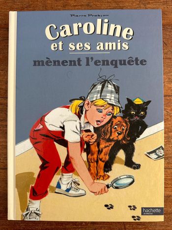 Livre album bd rigide Caroline et ses amis mènent l’enquête détective Pouf Hachette